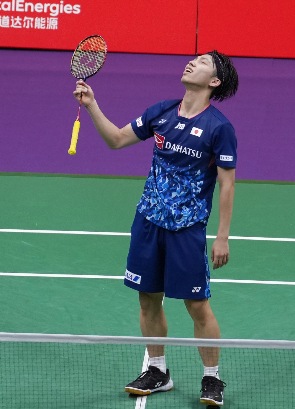 低姿态让他 低姿态让他